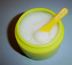 Starch-based adhesive paste